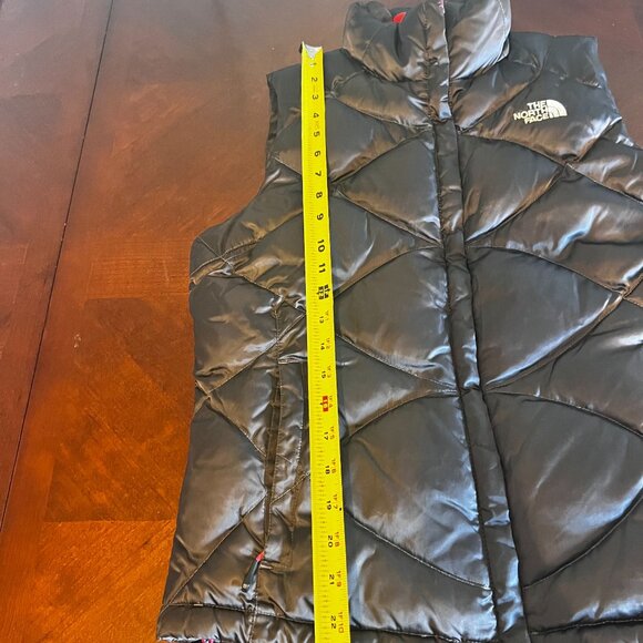 The North Face Womens 550 Black Down Puffer Vest With Red Lining M Warm Quilted - Picture 10 of 11